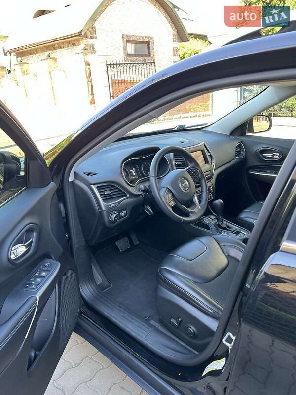 Внедорожник / Кроссовер Jeep Cherokee 2018 в Черновцах