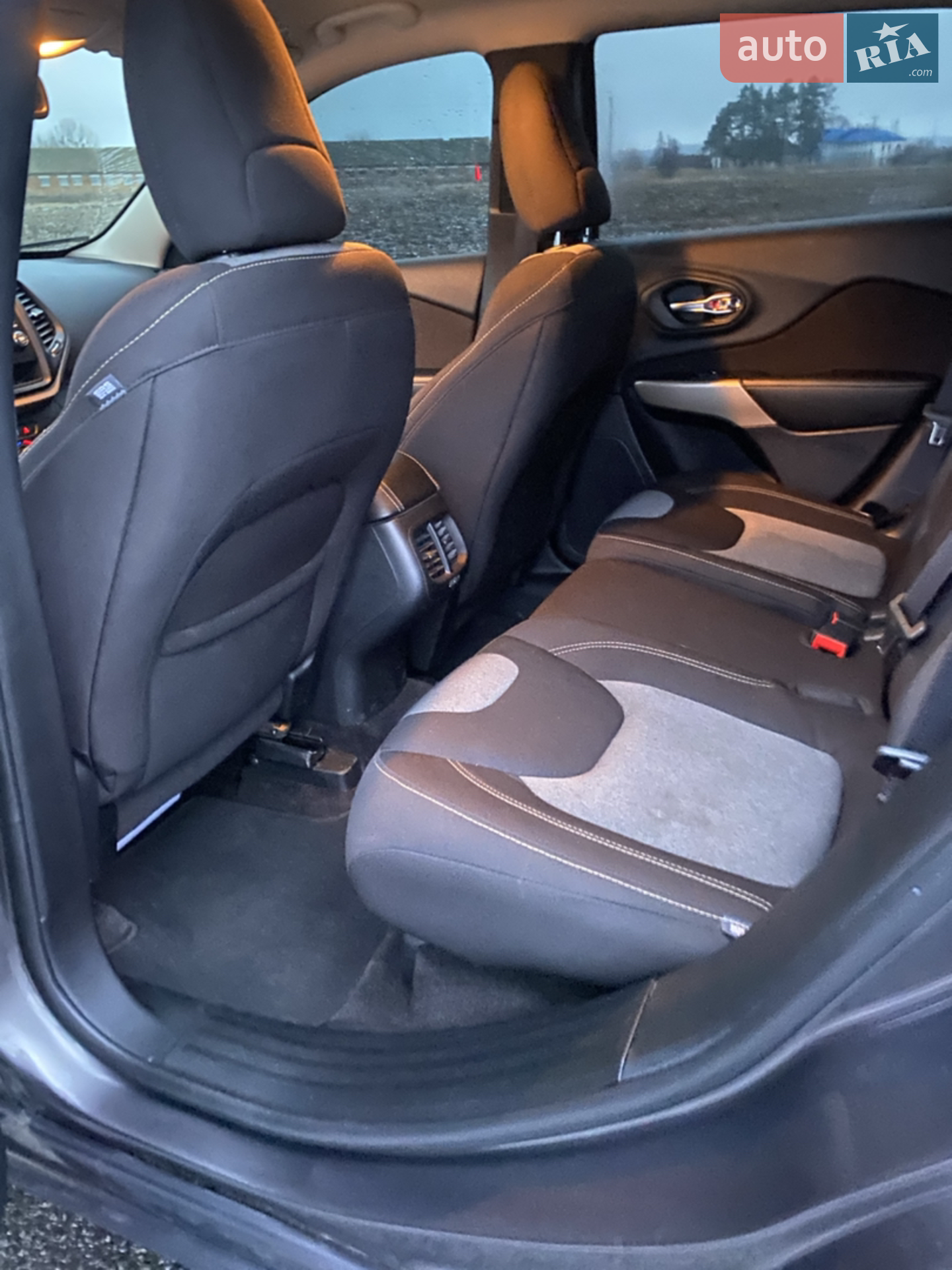 2017 Jeep Cherokee - мініатюра 12