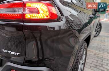 Внедорожник / Кроссовер Jeep Cherokee 2013 в Киеве