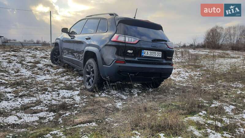 Внедорожник / Кроссовер Jeep Cherokee 2019 в Киеве
