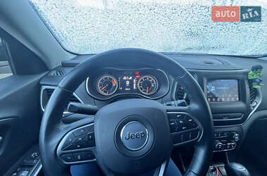 Внедорожник / Кроссовер Jeep Cherokee 2018 в 