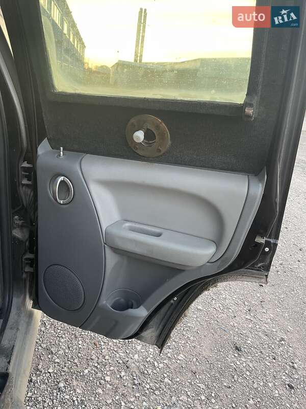 Внедорожник / Кроссовер Jeep Cherokee 2006 в Днепре