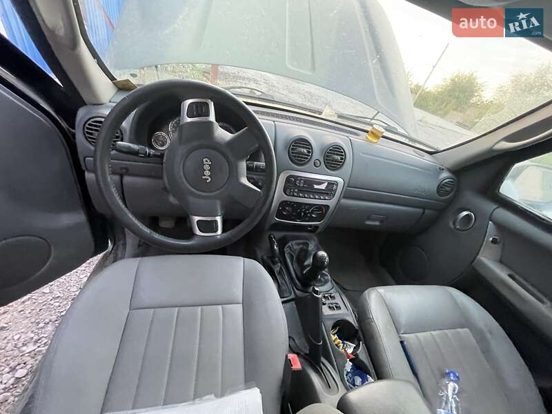 Внедорожник / Кроссовер Jeep Cherokee 2006 в Днепре