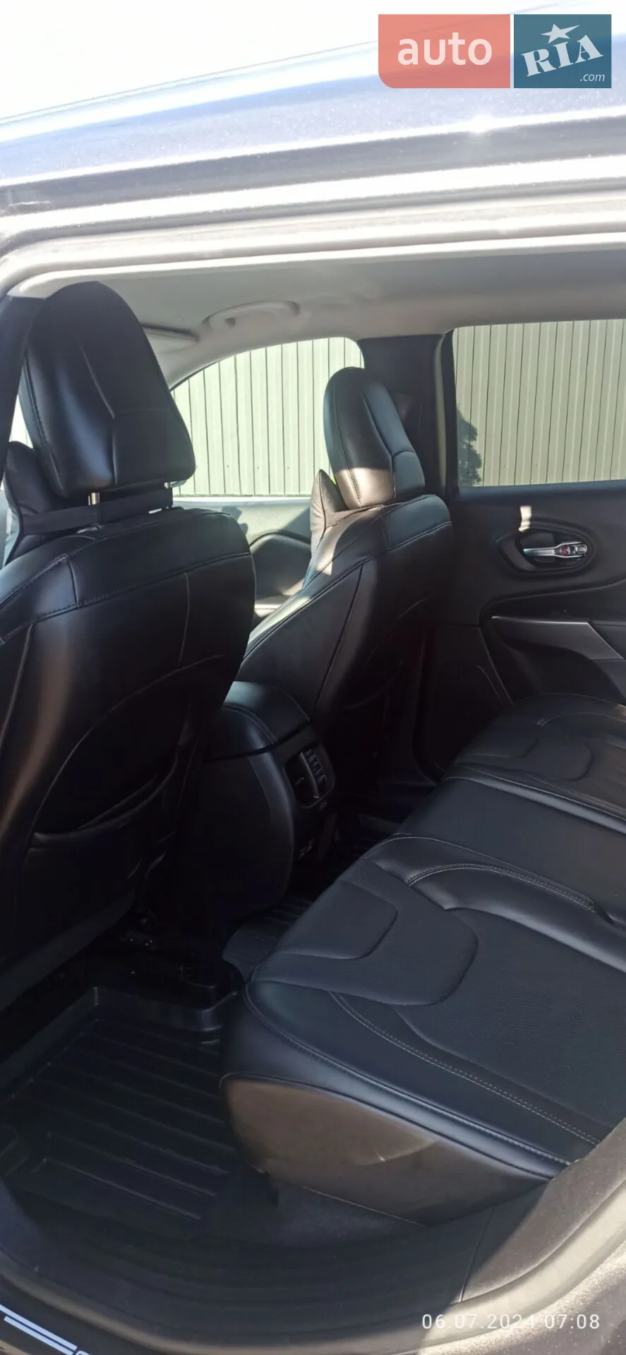 2020 Jeep Cherokee - мініатюра 32