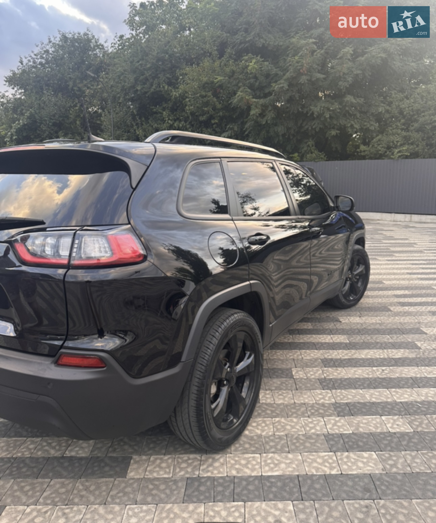 2019 Jeep Cherokee - мініатюра 2