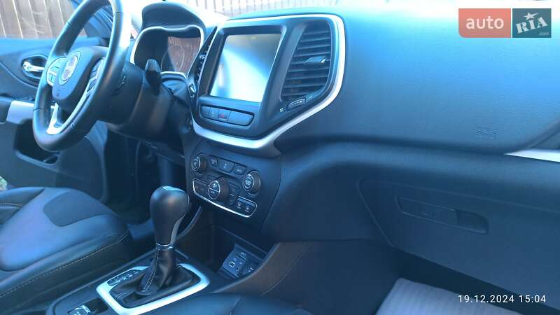 Внедорожник / Кроссовер Jeep Cherokee 2017 в Виннице