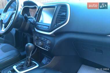 Внедорожник / Кроссовер Jeep Cherokee 2017 в 