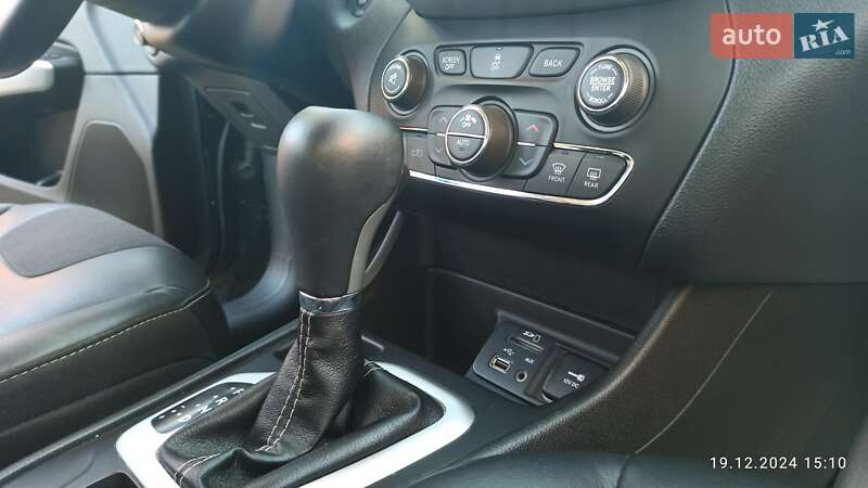 Внедорожник / Кроссовер Jeep Cherokee 2017 в Виннице