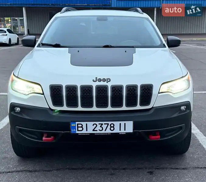 Позашляховик / Кросовер Jeep Cherokee 2018 в 