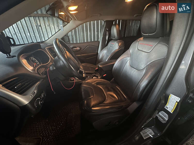 Позашляховик / Кросовер Jeep Cherokee 2015 в Львові