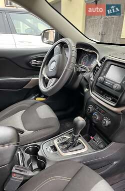 Внедорожник / Кроссовер Jeep Cherokee 2017 в 