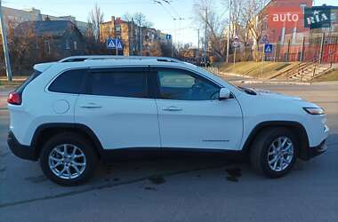 Позашляховик / Кросовер Jeep Cherokee 2016 в 