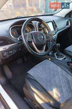 Позашляховик / Кросовер Jeep Cherokee 2016 в 
