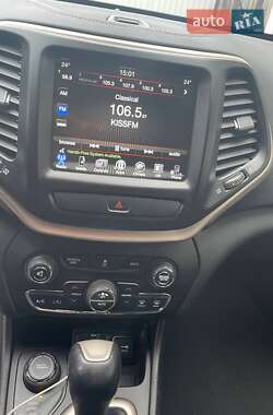 Внедорожник / Кроссовер Jeep Cherokee 2014 в 