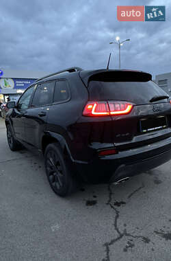 Внедорожник / Кроссовер Jeep Cherokee 2019 в 