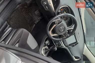 Внедорожник / Кроссовер Jeep Cherokee 2014 в 