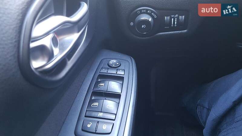 Внедорожник / Кроссовер Jeep Cherokee 2015 в Ирпене