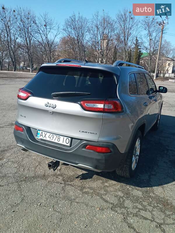 Внедорожник / Кроссовер Jeep Cherokee 2015 в Чугуеве