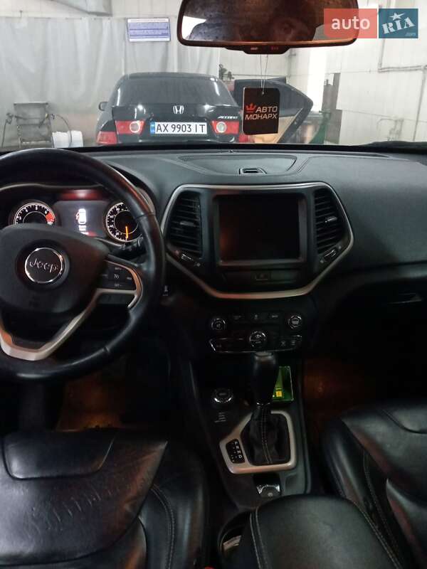 Внедорожник / Кроссовер Jeep Cherokee 2015 в Чугуеве