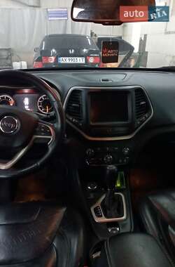 Внедорожник / Кроссовер Jeep Cherokee 2015 в 