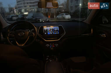 Внедорожник / Кроссовер Jeep Cherokee 2013 в 