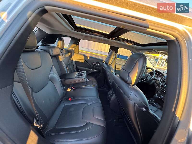 Позашляховик / Кросовер Jeep Cherokee 2020 в Сумах