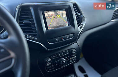 Внедорожник / Кроссовер Jeep Cherokee 2021 в 