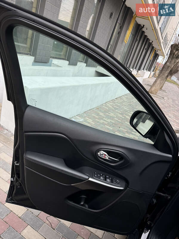 Внедорожник / Кроссовер Jeep Cherokee 2018 в Одессе фото 15 Внедорожник / Кроссовер Jeep Cherokee 2018 в Одессе