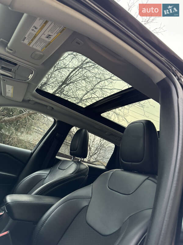 Внедорожник / Кроссовер Jeep Cherokee 2018 в Одессе фото 17 Внедорожник / Кроссовер Jeep Cherokee 2018 в Одессе
