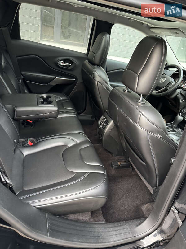 Внедорожник / Кроссовер Jeep Cherokee 2018 в Одессе фото 23 Внедорожник / Кроссовер Jeep Cherokee 2018 в Одессе