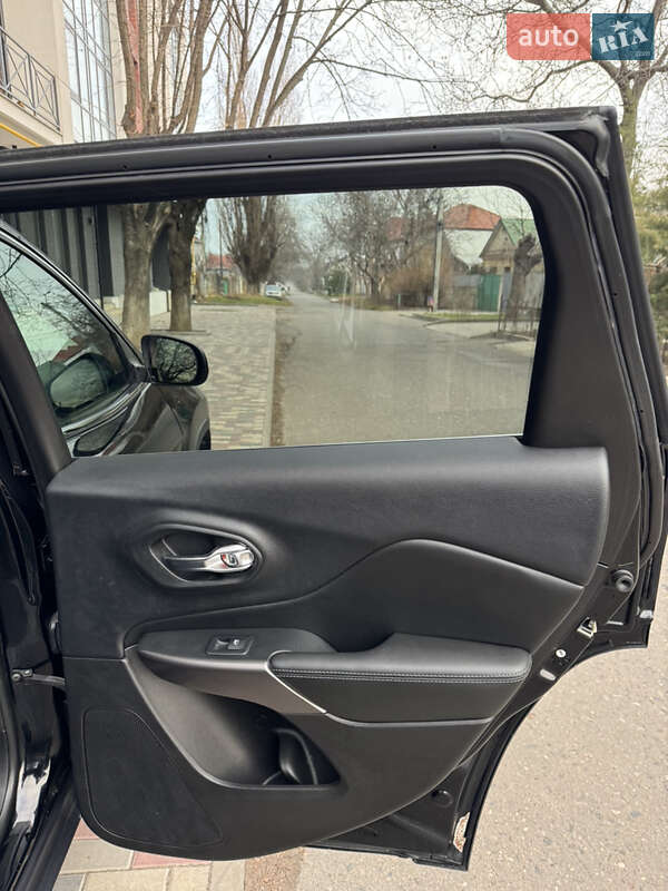 Внедорожник / Кроссовер Jeep Cherokee 2018 в Одессе фото 22 Внедорожник / Кроссовер Jeep Cherokee 2018 в Одессе