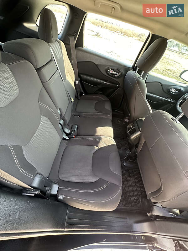 Внедорожник / Кроссовер Jeep Cherokee 2016 в Одессе