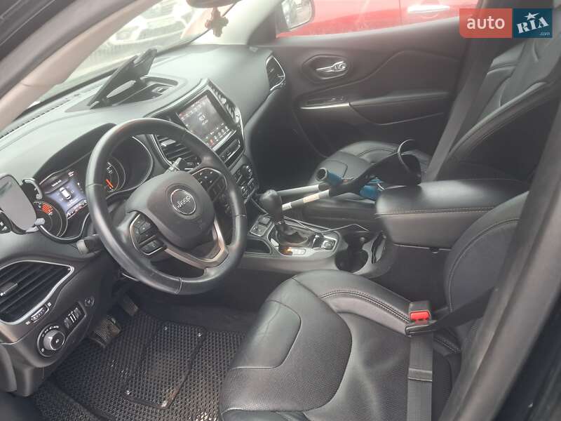Внедорожник / Кроссовер Jeep Cherokee 2019 в Ровно