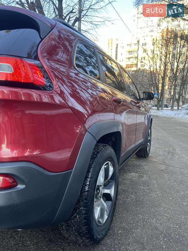 Внедорожник / Кроссовер Jeep Cherokee 2014 в Киеве