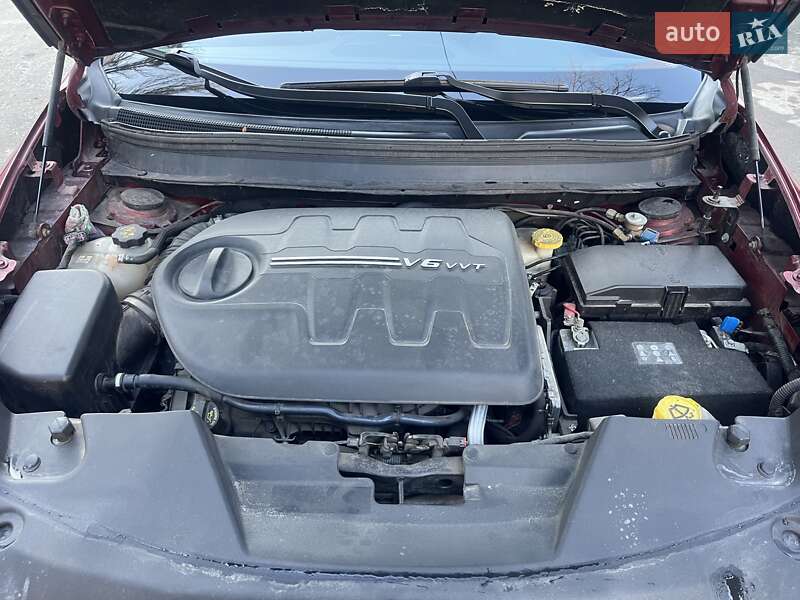 Внедорожник / Кроссовер Jeep Cherokee 2014 в Киеве