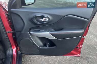 Внедорожник / Кроссовер Jeep Cherokee 2014 в 