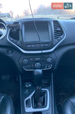 Позашляховик / Кросовер Jeep Cherokee 2015 в Вижниці