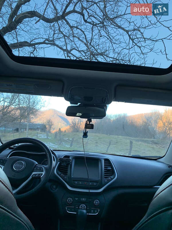 Внедорожник / Кроссовер Jeep Cherokee 2015 в Вижнице