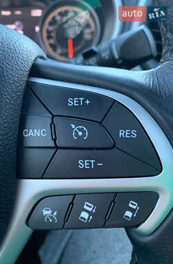 Позашляховик / Кросовер Jeep Cherokee 2015 в Вижниці