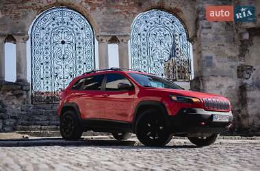 Внедорожник / Кроссовер Jeep Cherokee 2018 в 
