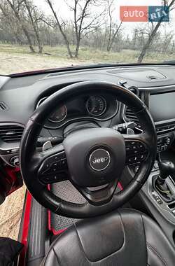 Внедорожник / Кроссовер Jeep Cherokee 2018 в 