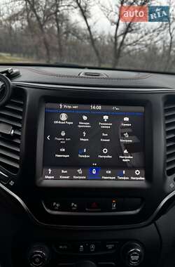 Внедорожник / Кроссовер Jeep Cherokee 2018 в 