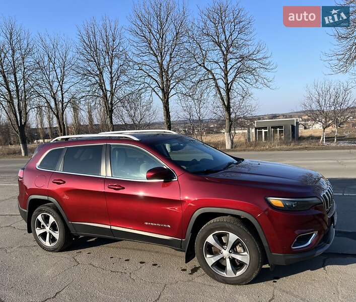 Позашляховик / Кросовер Jeep Cherokee 2019 в 