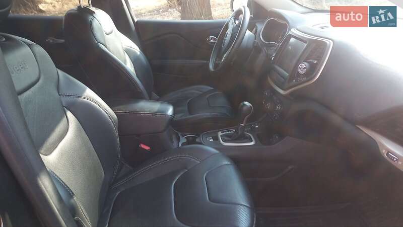 Позашляховик / Кросовер Jeep Cherokee 2014 в Кривому Розі