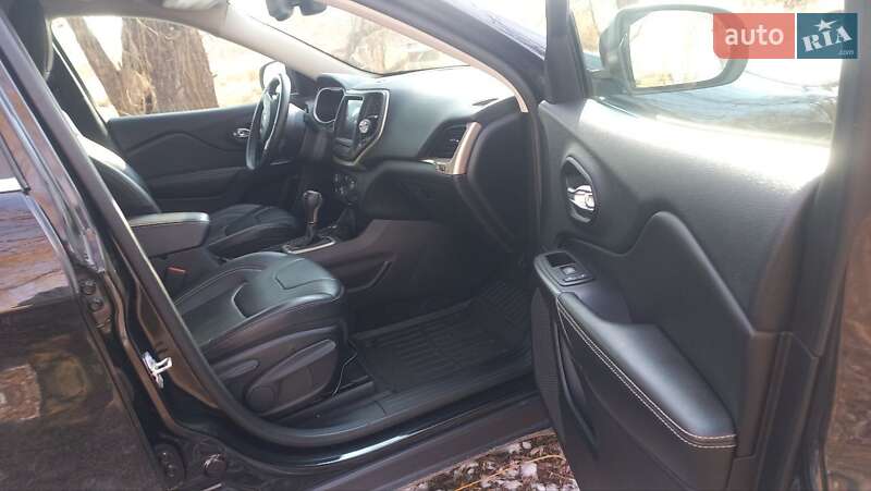 Позашляховик / Кросовер Jeep Cherokee 2014 в Кривому Розі