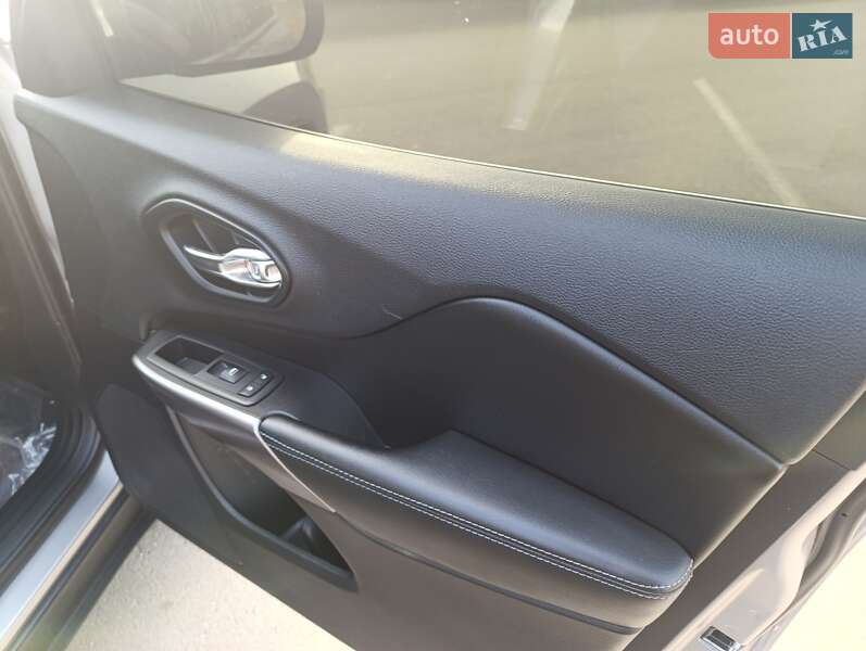 Внедорожник / Кроссовер Jeep Cherokee 2019 в Ивано-Франковске