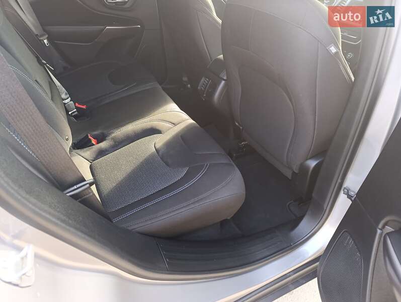 Внедорожник / Кроссовер Jeep Cherokee 2019 в Ивано-Франковске