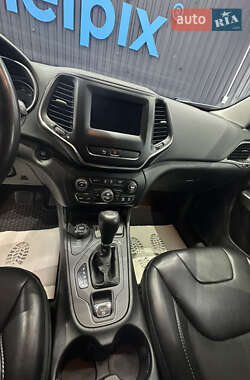 Позашляховик / Кросовер Jeep Cherokee 2018 в 