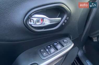 Внедорожник / Кроссовер Jeep Cherokee 2019 в 