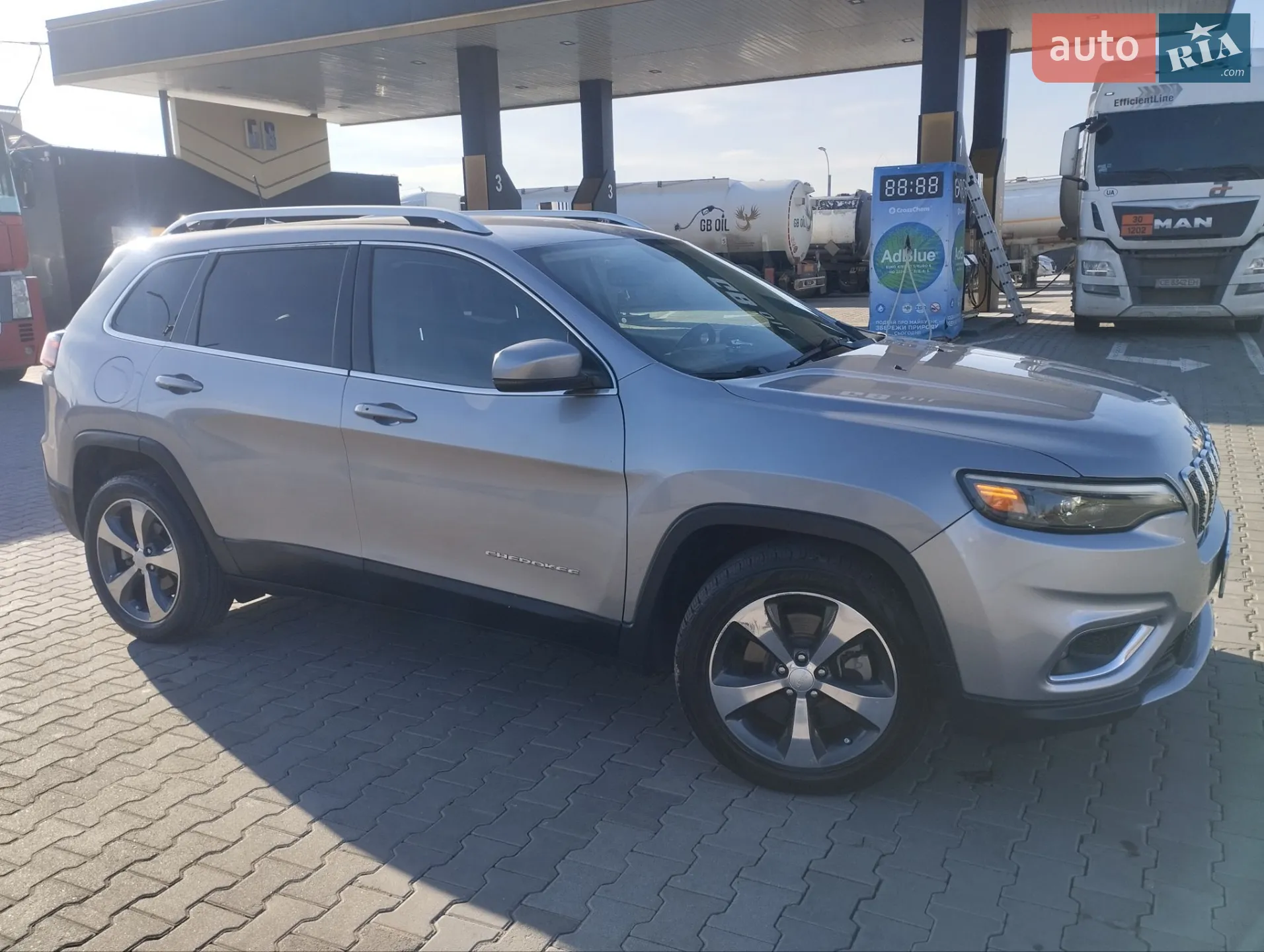 Jeep Cherokee 2018 VIN 1C4PJLDB1KD356946 фото оголошення 8 з 16